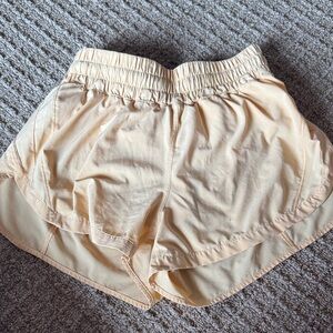 Lululemon Athletica track that high rise 3 inch